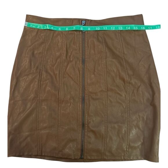 Brown Faux Leather Zippered Women's Skirt Set - Picture 4 of 8